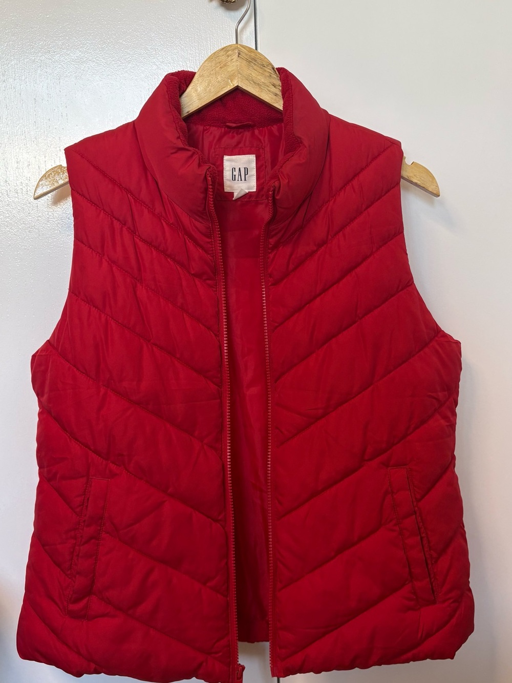GAP Women's Bright Red Quilted Puffer Vest